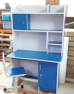Bàn Học Sinh Có Kệ Sách Màu Xanh Dương 
